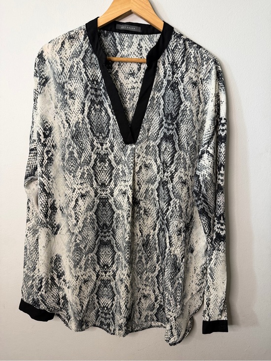 Suzy Shier Tops - Suzy Shier Black and White Snake Print V-Neck Blouse
